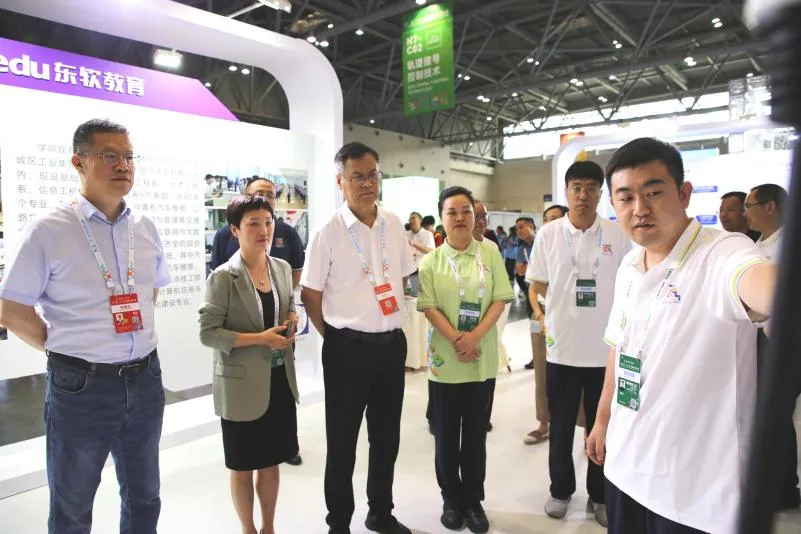 助力第二届“一带一路”国际技能大赛智能汽车软件技术表演赛顺利举办